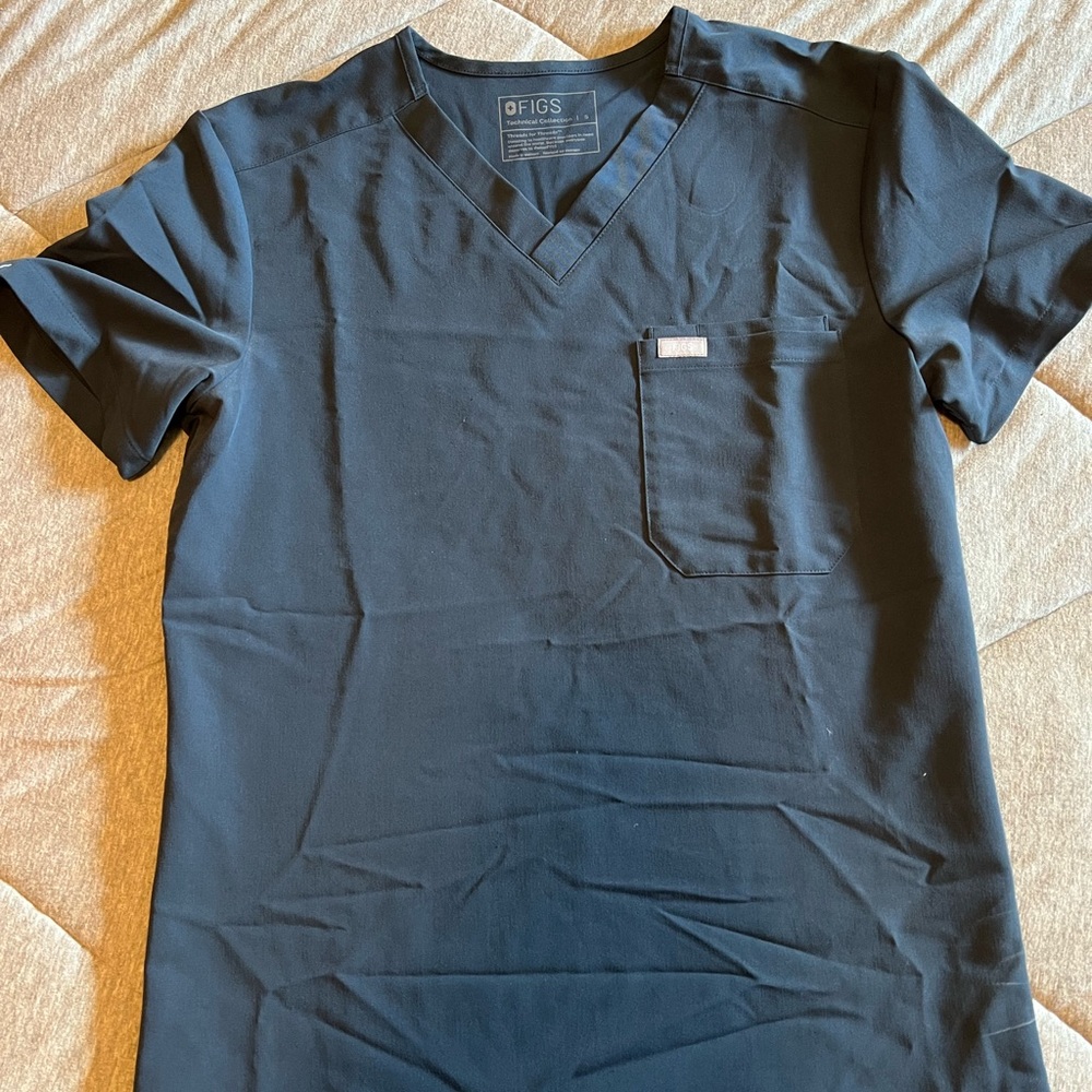 Men’s Dark Harbor Scrub top